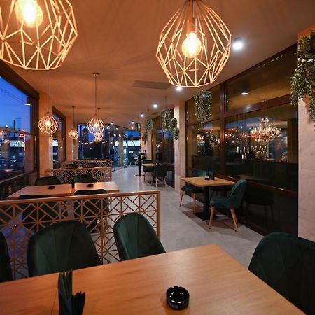 Hotel Xemar Arad Exterior photo