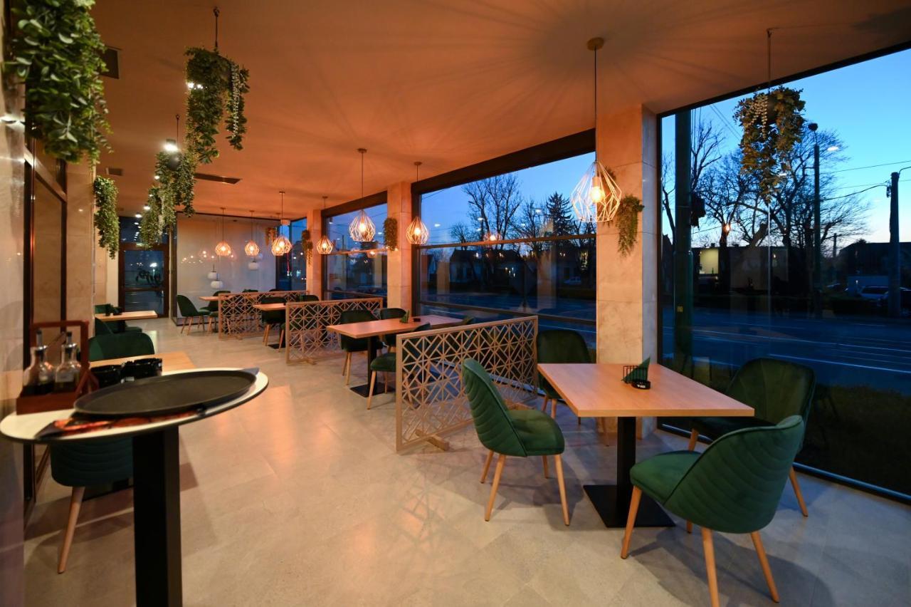 Hotel Xemar Arad Exterior photo