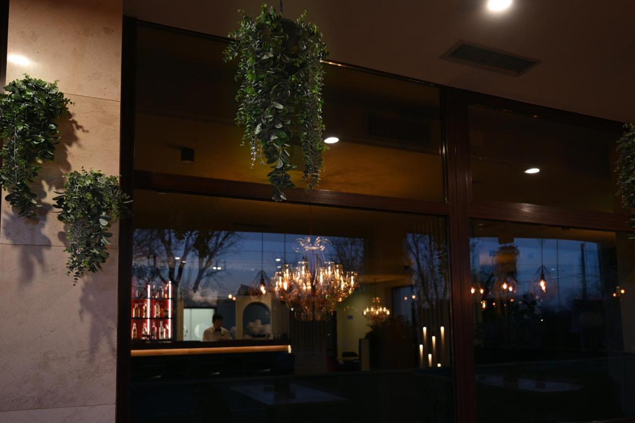 Hotel Xemar Arad Exterior photo